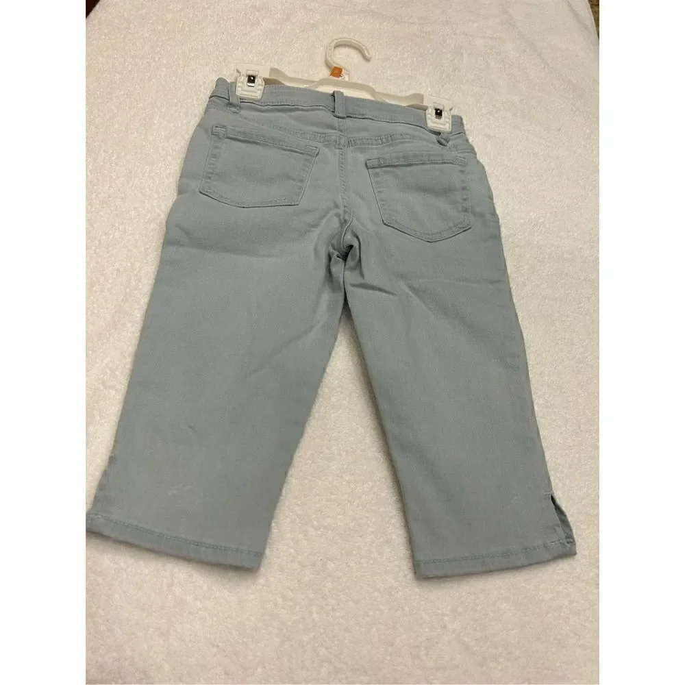 NWT Cat & Jack large light blue cropped Capri 5 pocket jeans